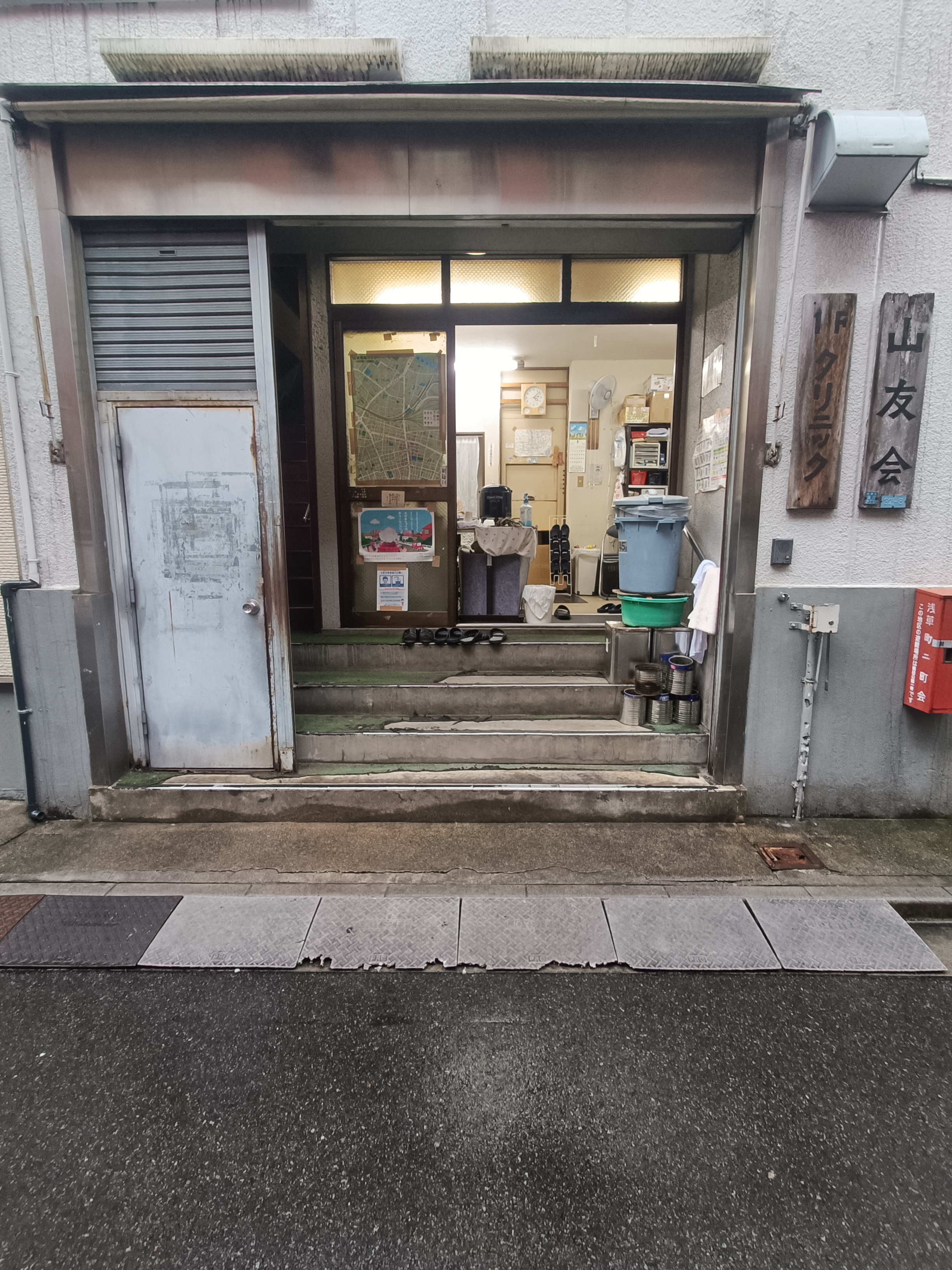 Tokyo Residency: facade gap